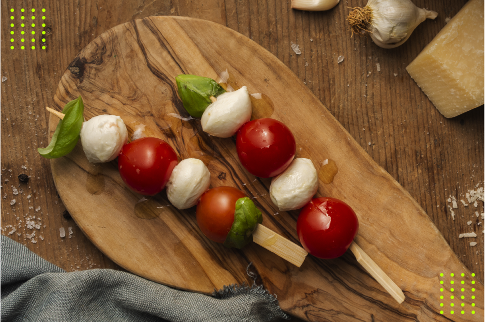 Palitinhos saudáveis - Ovo de codorna, queijo branco e tomate